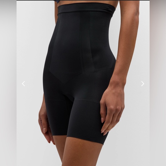 Spanx
SPANXsculpt OnCore High-Waisted Mid-Thigh Shorts - Picture 1 of 6
